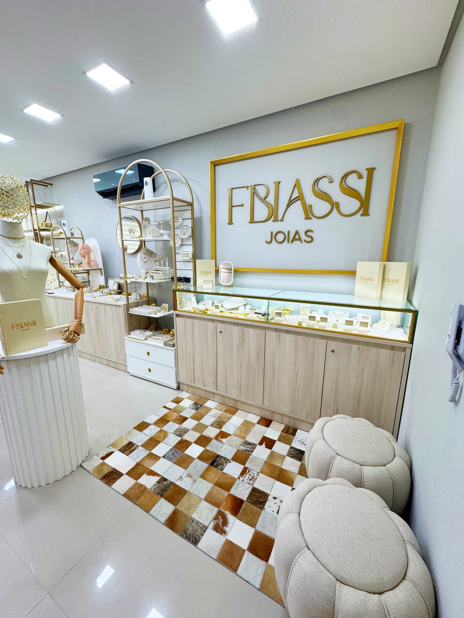 Interior da loja FBiassi Joias em Caxias do Sul